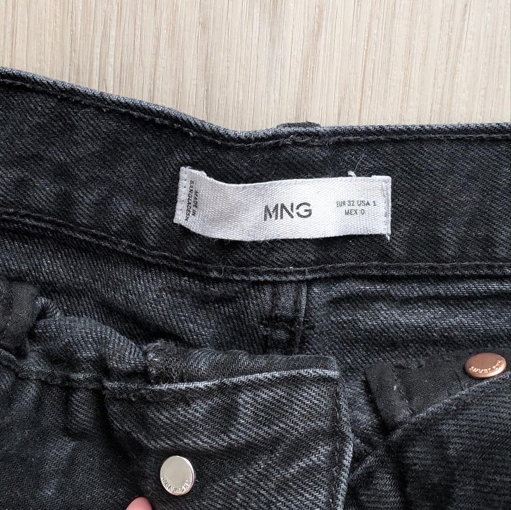 Mango Shorts - Picture 2 of 3